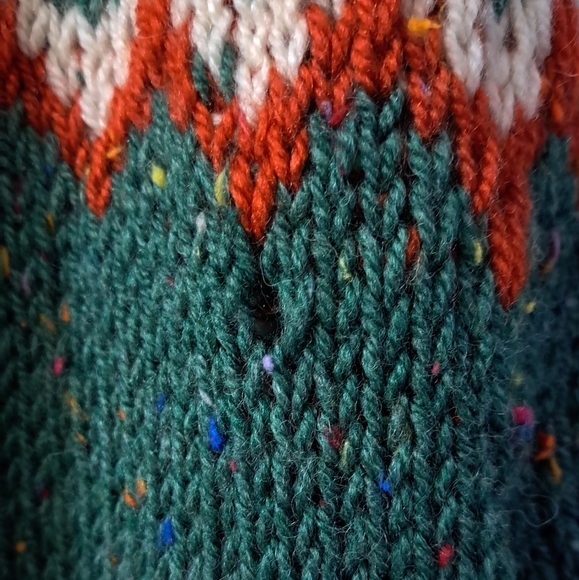 Hand knit cardigan - Picture 6 of 6